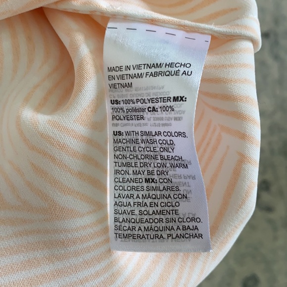 Chico’s Button-Up Ruffled Blouse🌼 - Picture 5 of 5